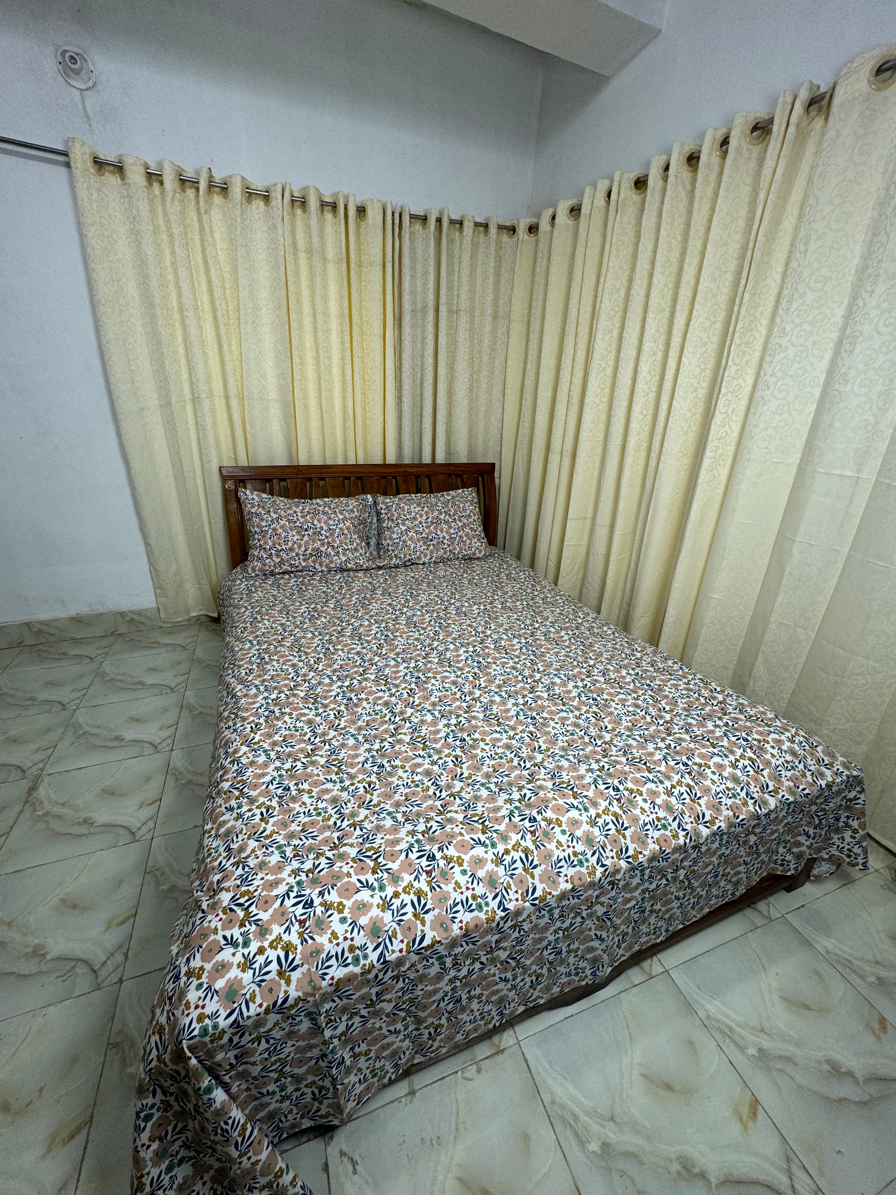 King Size Export Quality Bedsheet With Two Pillow Cover